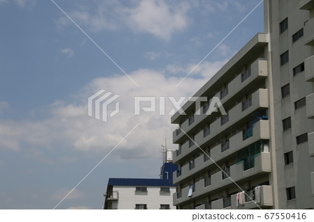 我在晴朗的日子抬頭看著六鄉河兩岸的天空 67550416