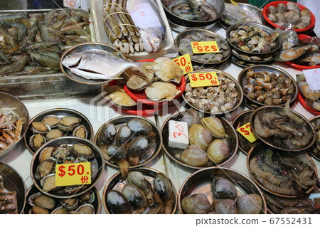 Tokobushi, millet clams and clams sold in the market at the north corner of Hong Kong Island (from left). Upper left is Managatsuo Tokobushi, millet clams and clams sold in the market at the north corner of Hong Kong Island (from left). Upper left is Managatsuo 67552431