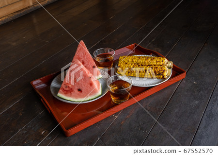 Sweet corn Sweet and delicious corn 67552570