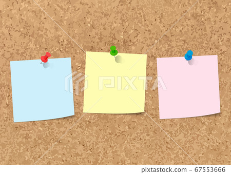 Note paper attached to the cork board 67553666