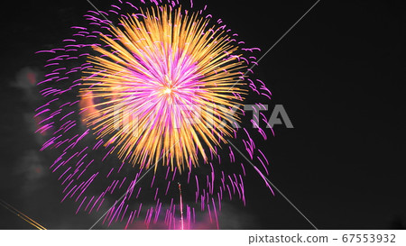 Uchiage fireworks, a summer tradition, beautiful large-flowered purple and yellow 191 Uchiage fireworks, a summer tradition, beautiful large-flowered purple and yellow 191 67553932