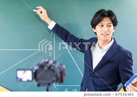 在教室裡拍攝在線課程 在教室裡拍攝在線課程 67556365