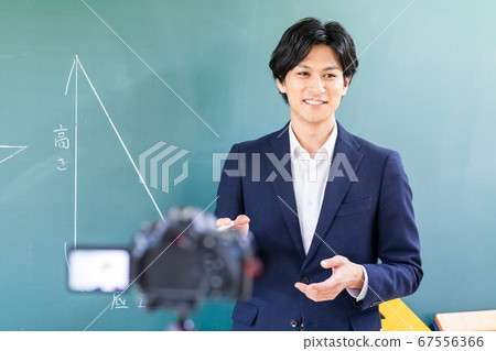 在教室裡拍攝在線課程 在教室裡拍攝在線課程 67556366