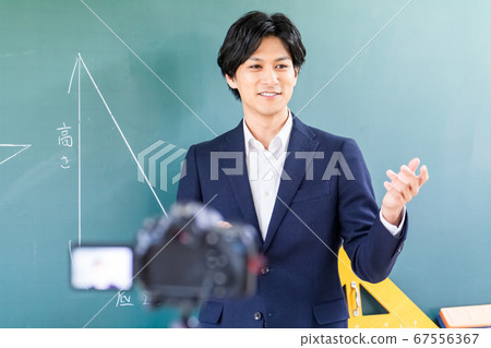 在教室裡拍攝在線課程 在教室裡拍攝在線課程 67556367