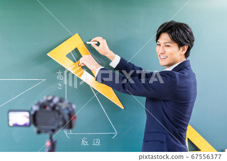 在教室裡拍攝在線課程 在教室裡拍攝在線課程 67556377