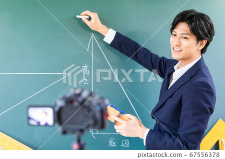 在教室裡拍攝在線課程 67556378