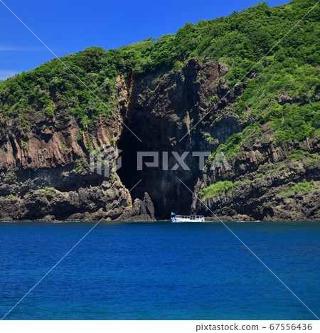 Kaga's hidden door 67556436