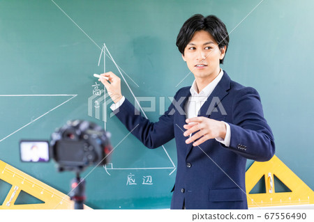 Filming an online lesson in the classroom Filming an online lesson in the classroom 67556490