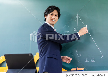 在教室裡拍攝在線課程 67556521