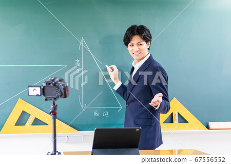 在教室裡拍攝在線課程 67556552