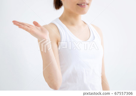 A woman wearing sportswear 67557306