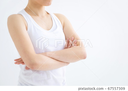 A woman wearing sportswear 67557309