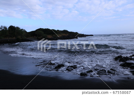 Waves coming to the black sand beach Waves coming to the black sand beach 67558087