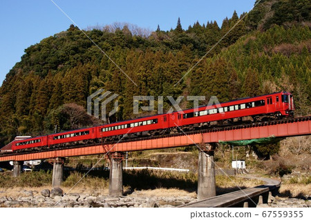 Passing the subsidence bridge AROUND THE KYUSHU Express Yufu Passing the subsidence bridge AROUND THE KYUSHU Express Yufu 67559355