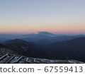 黎明時分的富士山 67559413