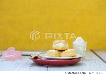 homemade scone 67560430