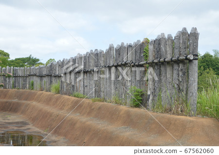 Yoshinogari遺址的柵欄和護城河（佐賀縣上崎郡吉野裡歷史公園/吉野里鎮） 67562060