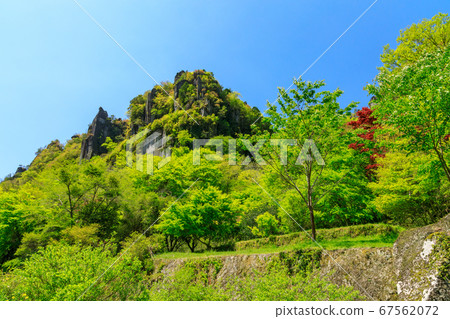 新鮮的綠色Yabakei Ichimoku八景,山。 新鮮的綠色Yabakei Ichimoku八景,山。 67562072