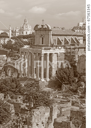 The church of San Lorenzo in Miranda in the Roman 67563345