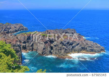 [靜岡縣]天氣晴朗的重崎海岸（伊豆半島） 67565343