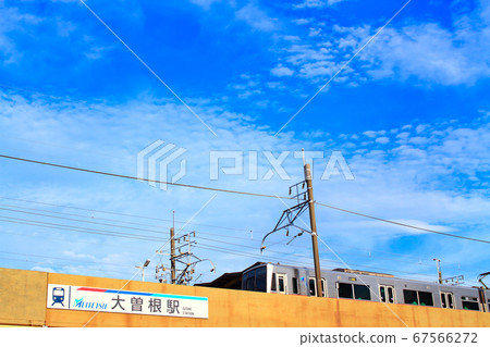名古屋市臭氧站出發的名鐵列車的風景 名古屋市臭氧站出發的名鐵列車的風景 67566272