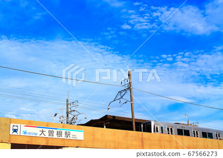 名古屋市臭氧站出發的名鐵列車的風景 名古屋市臭氧站出發的名鐵列車的風景 67566273