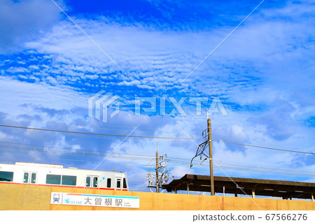 名古屋市臭氧站出發的名鐵列車的風景 名古屋市臭氧站出發的名鐵列車的風景 67566276