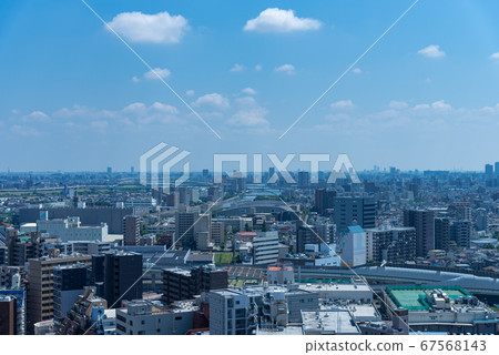 東京都市景觀（美里市，松戶市區：藍天） 67568143