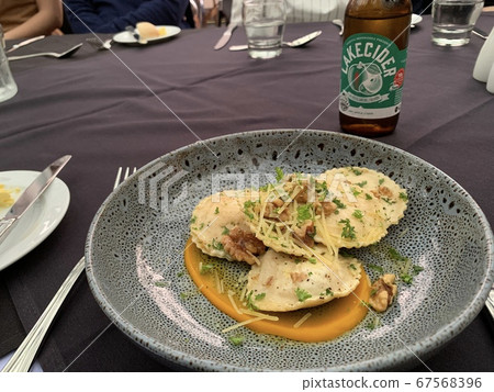 我在新西蘭吃午餐的餛飩 我在新西蘭吃午餐的餛飩 67568396