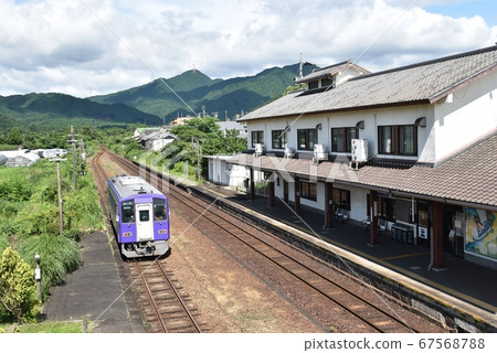 Seki Station and Kansai Line Diesel Car 67568788