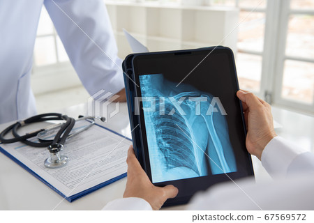 doctor team X-ray doctor team X-ray 67569572