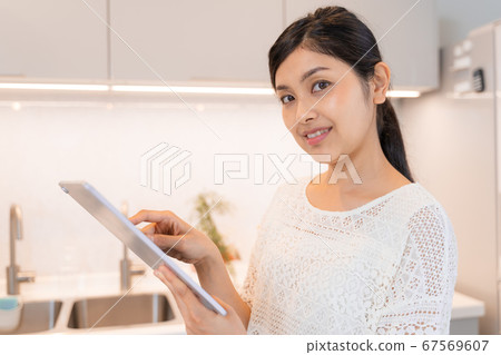 女生 女孩 女性 67569607