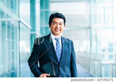 Business senior Business senior 67570271