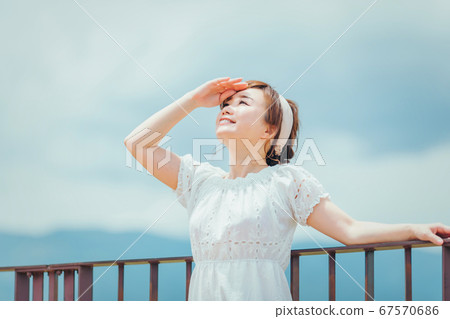 一個女人在自然中 67570686