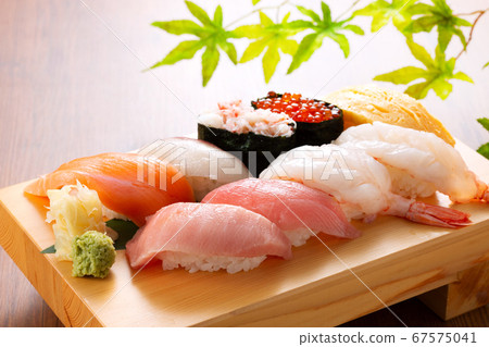 壽司木製板的形象 壽司木製板的形象 67575041