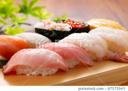 壽司木製板的形象 壽司木製板的形象 67575043