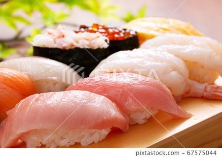 壽司木製板的形象 壽司木製板的形象 67575044