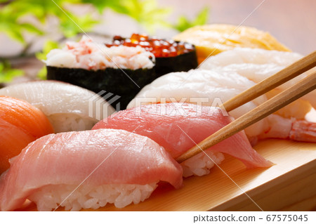 壽司木製板的形象 壽司木製板的形象 67575045