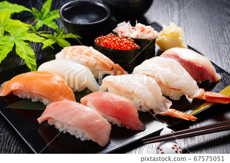 壽司黑色背景豪華 壽司黑色背景豪華 67575051