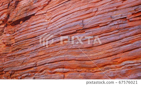 Strata Strata 67576021