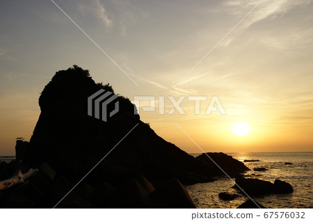 摩西海岸的三陸地質公園黎明 67576032