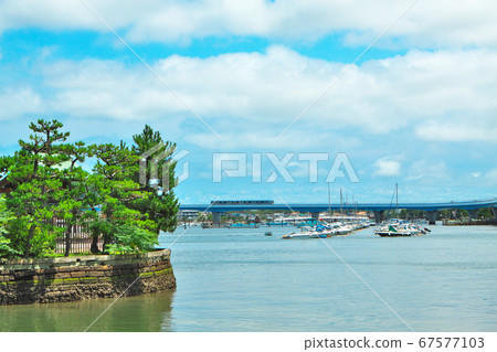 Deep blue sky and port where fishing boats are anchored 67577103