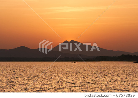 從霞浦山望去的筑波山(輪廓) 從霞浦山望去的筑波山(輪廓) 67578059