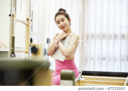 年輕女子，運動，普拉提，體育 67578263