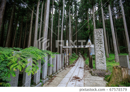 Omine mountain woman barrier 67578579