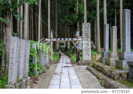 Omine mountain woman barrier 67578585