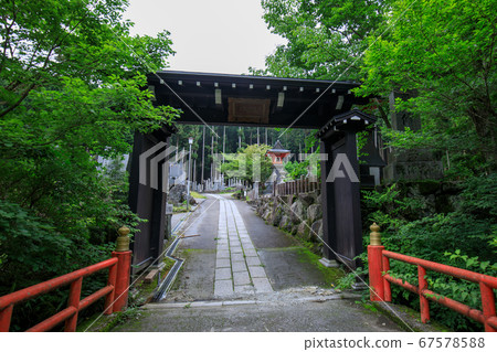 Omine mountain woman barrier 67578588