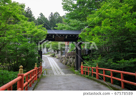 Omine mountain woman barrier 67578589