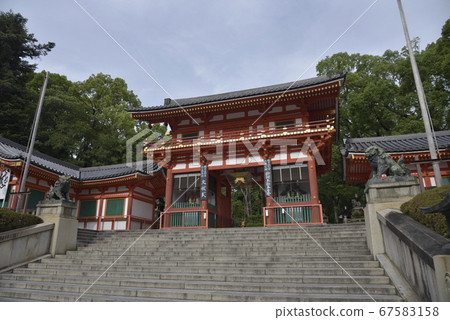 Nishiromon Yasaka Shrine Nishiromon Yasaka Shrine 67583158