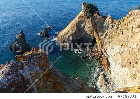靜岡/小金崎的風景，夜晚的光芒照耀著金色（馬岩石） 67585331